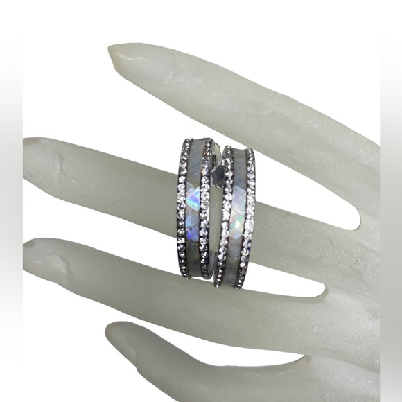 White Shell white Austrian crystal hoop earrings - Picture 7 of 11